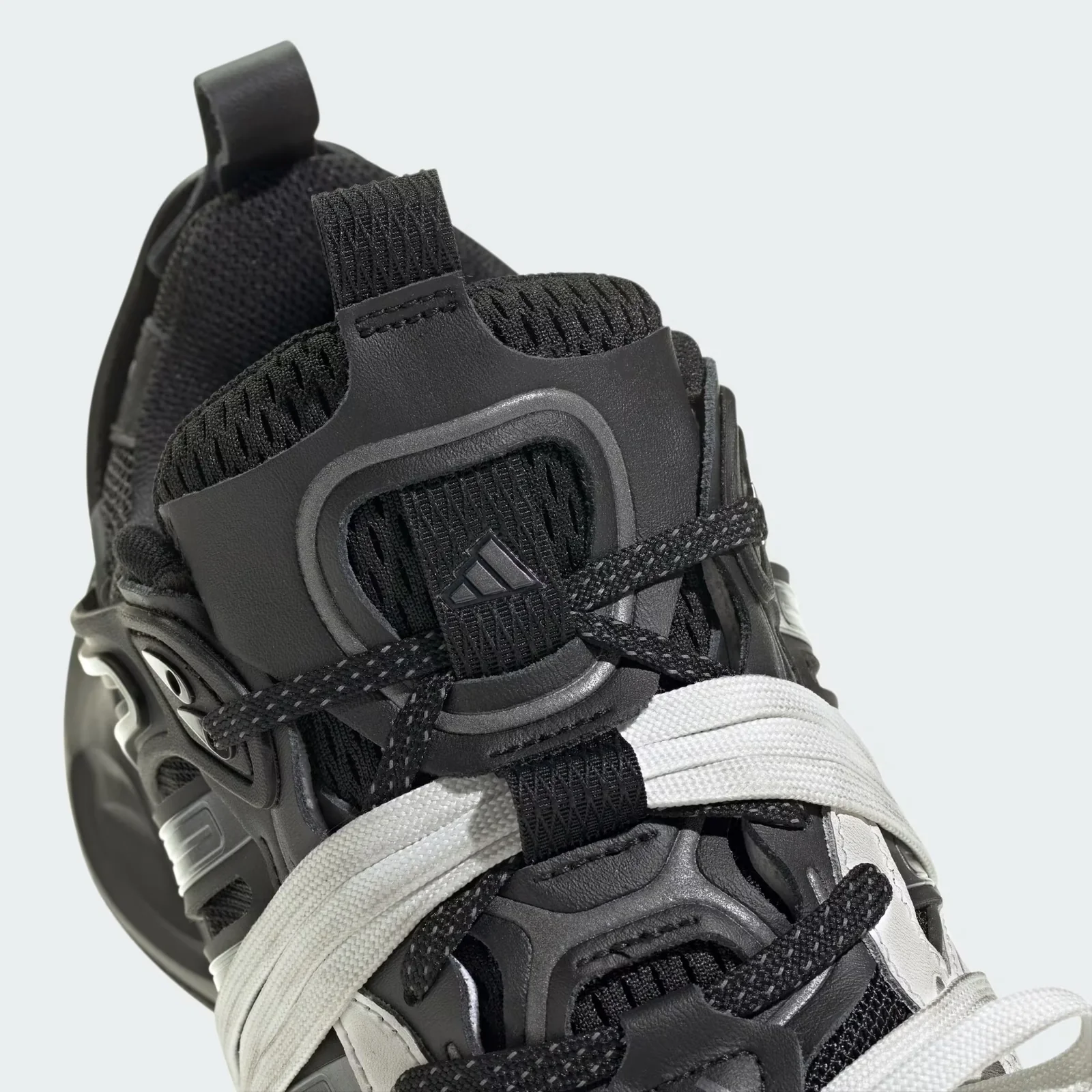 JR0861_Adidas_XLG_Runner_Deluxe_White_Black.jpg