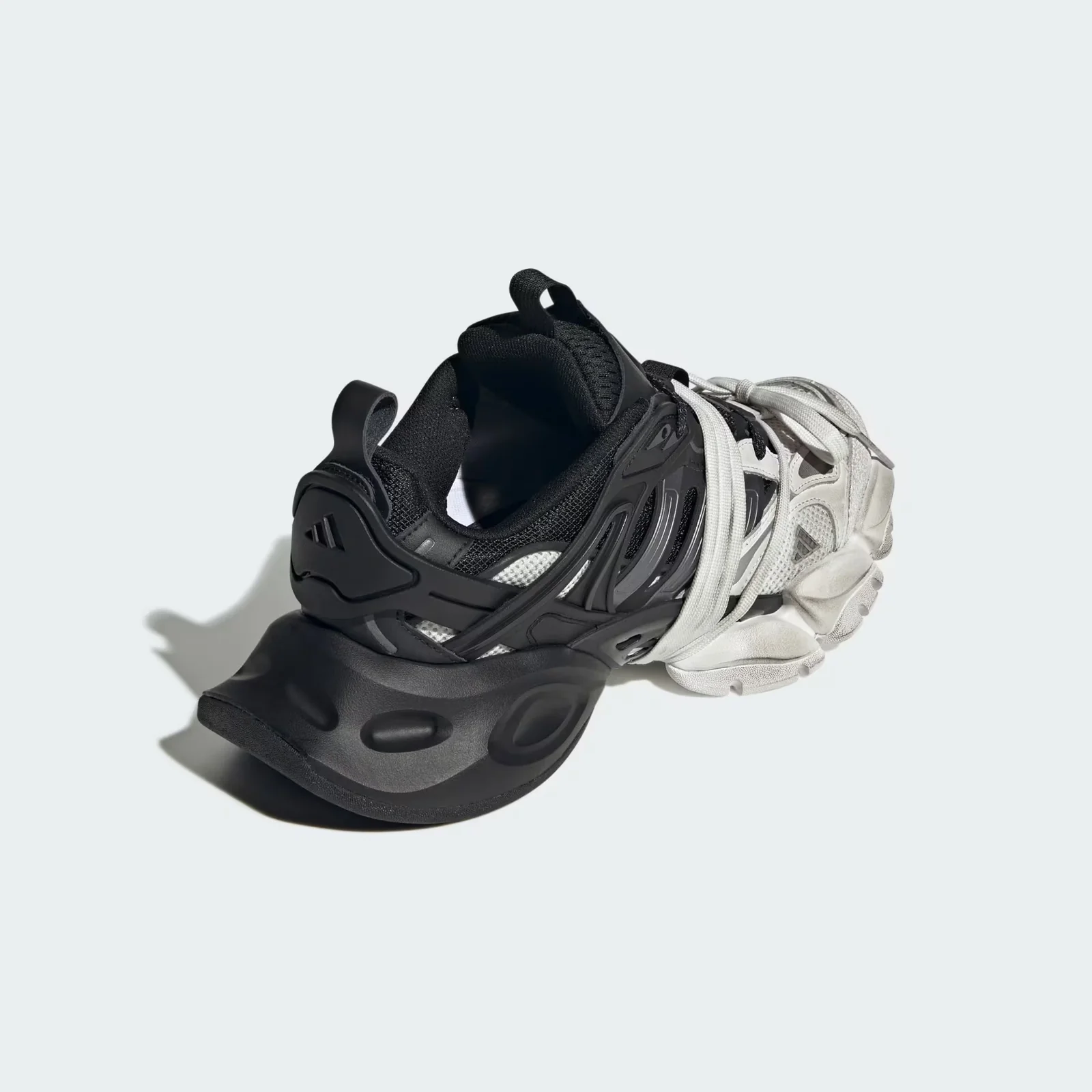 JR0861_Adidas_XLG_Runner_Deluxe_White_Black_4.jpg